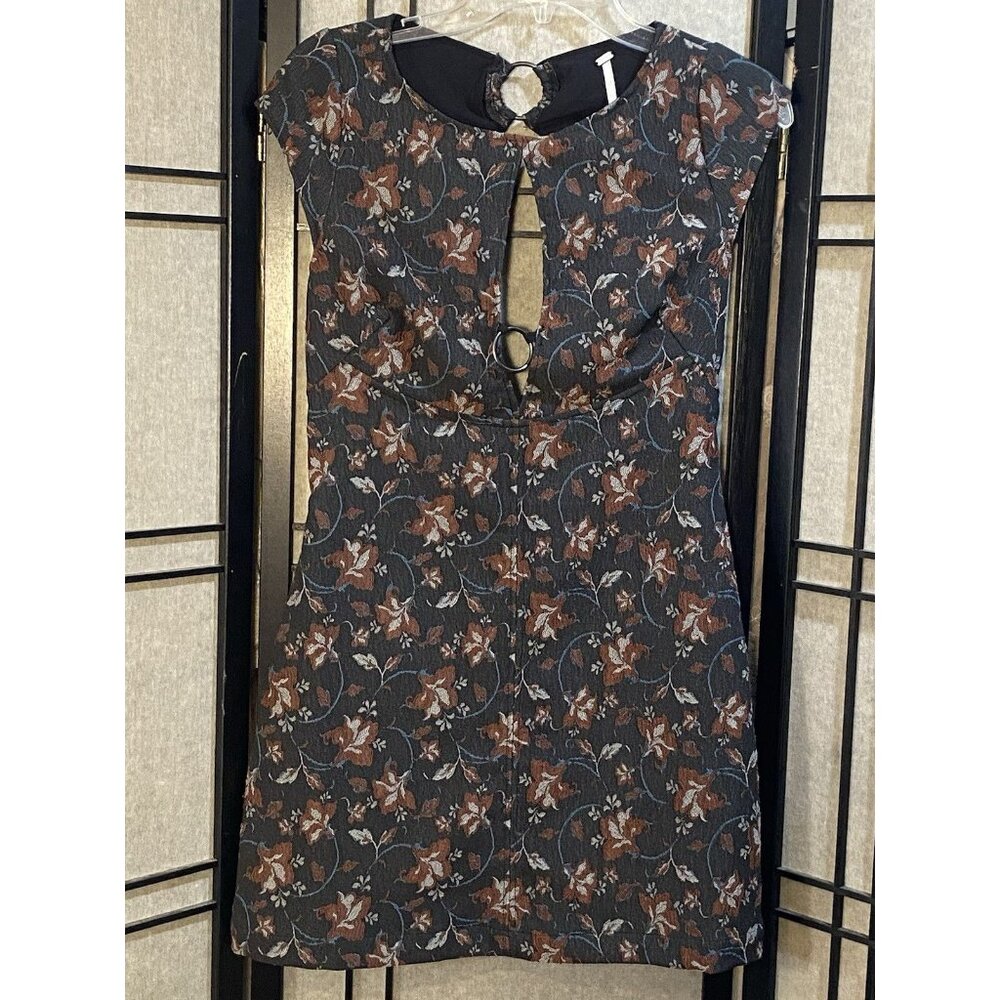 Free People Open Back Peephole Front Mini Dress Sz 4 Sexy Cap Sleeve Floral